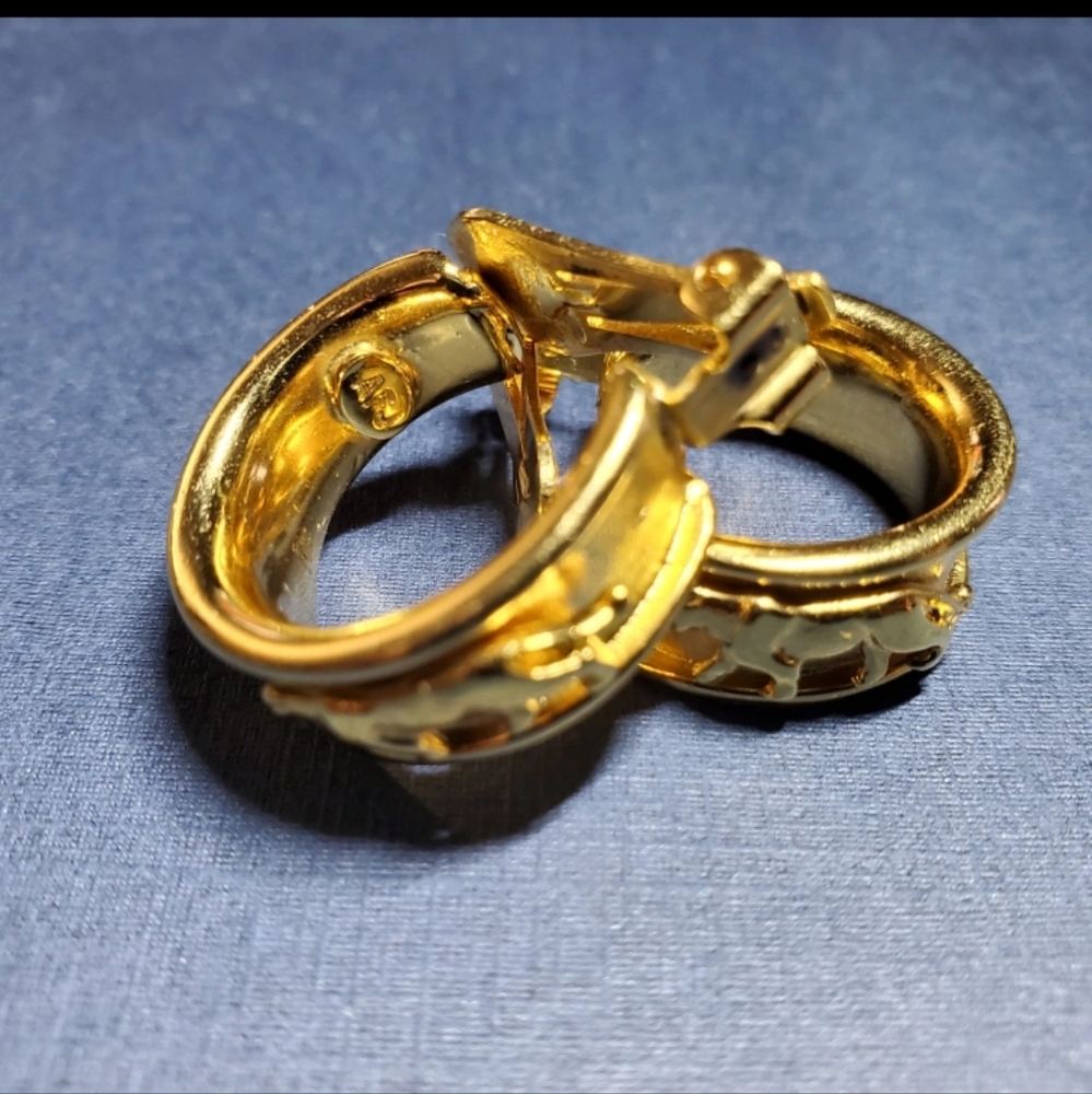 Vtg. American Fashion Couture Panther Clip On Hoop Earrings